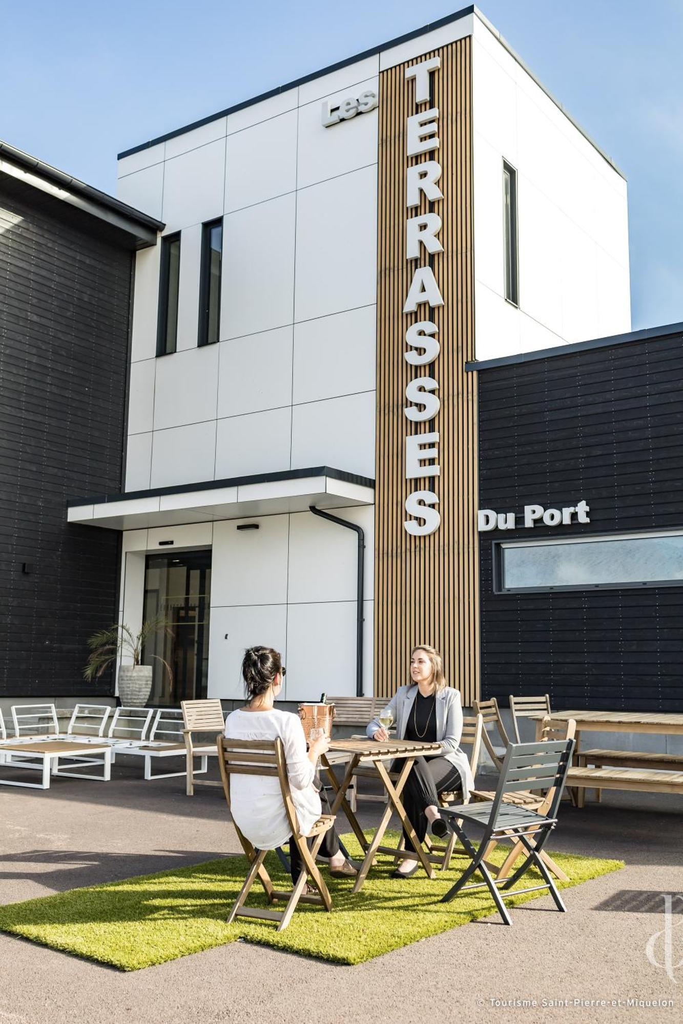 Les Terrasses Du Port Hotel Saint-Pierre Exterior photo